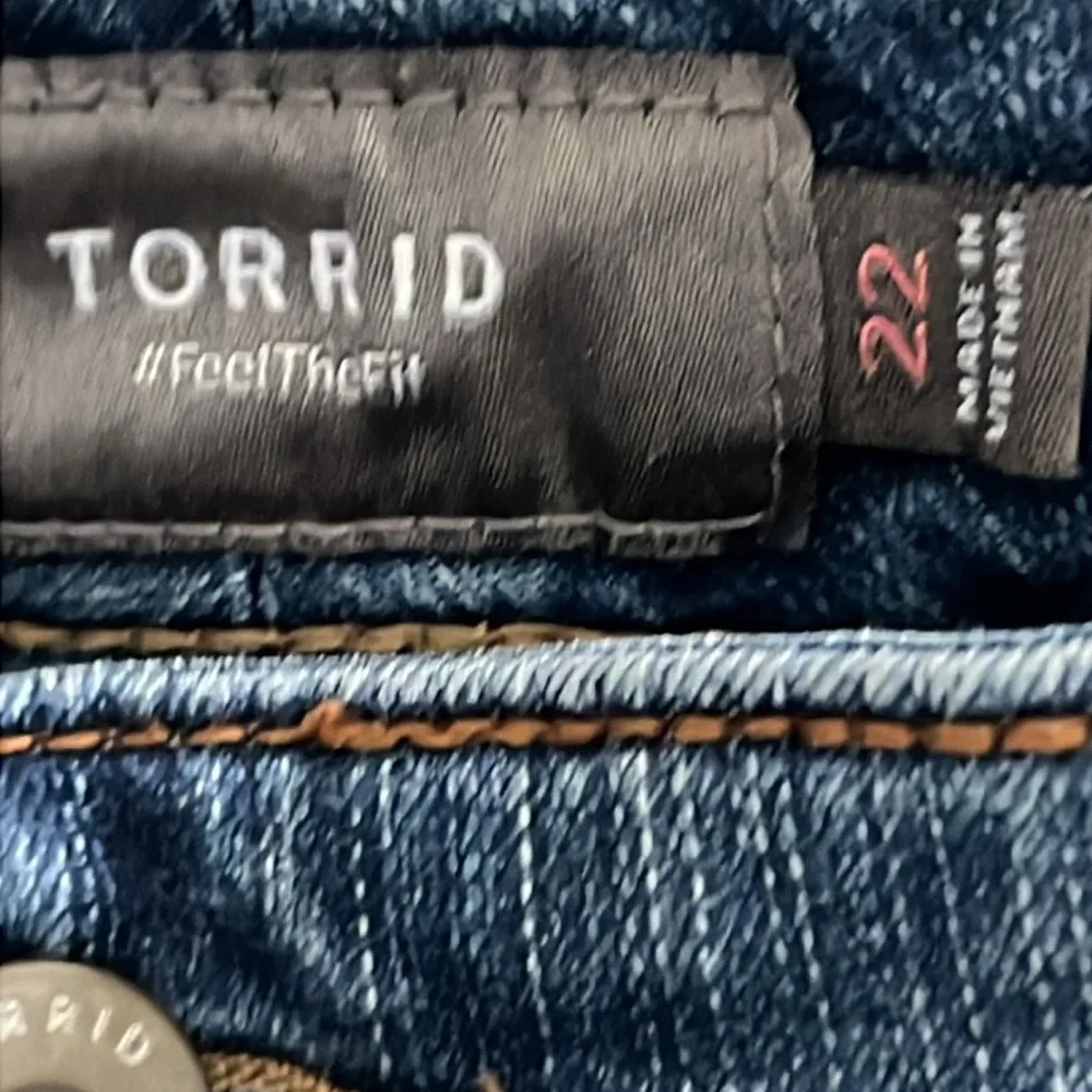Torrid Super Soft Mid-Rise Denim Jeans Short Size 22 - Picture 6 of 6